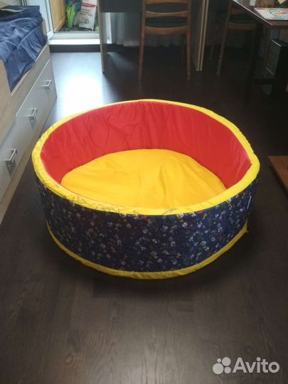 Сухой бассейн с шариками