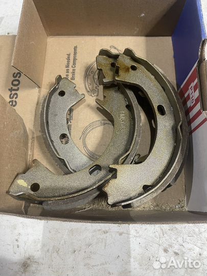 Колодки ручника крайслер 300м