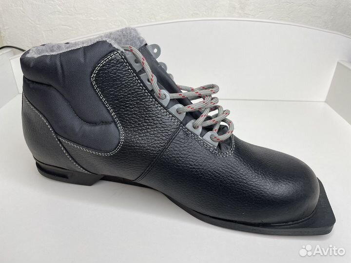 Лыжные ботинки новые