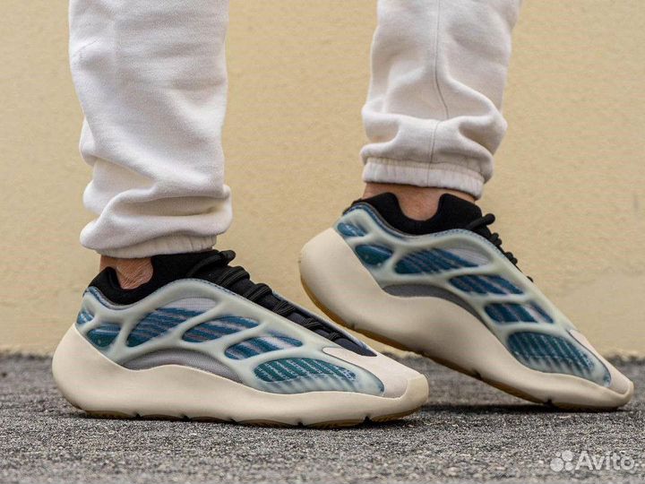 Кроссовки Adidas Yeezy 700 v3 Kyanite (36-45)