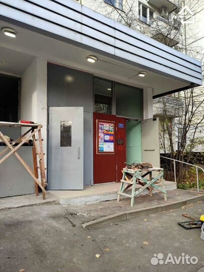 Металлическая дверь в подъезд