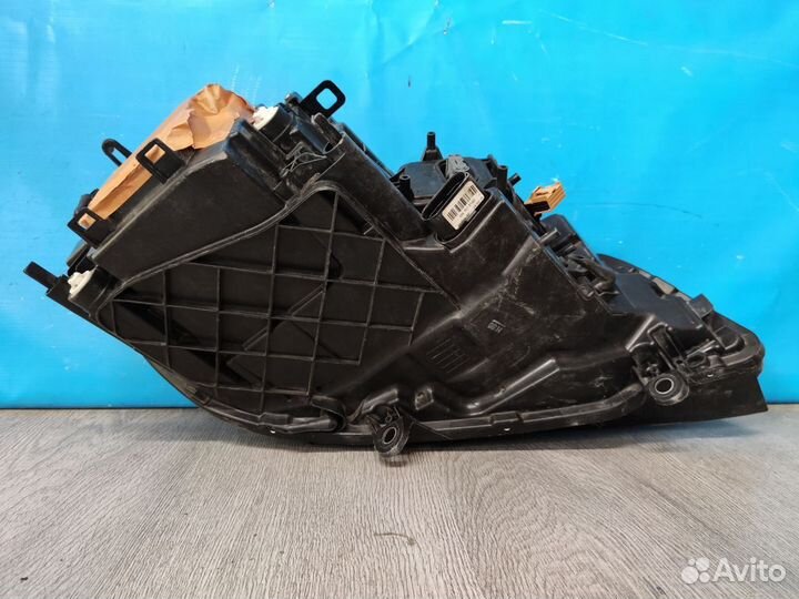 Фара левая Volkswagen Touareg 2 2010-2018