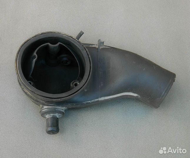 Воздуховод VW Passat B3 1.8