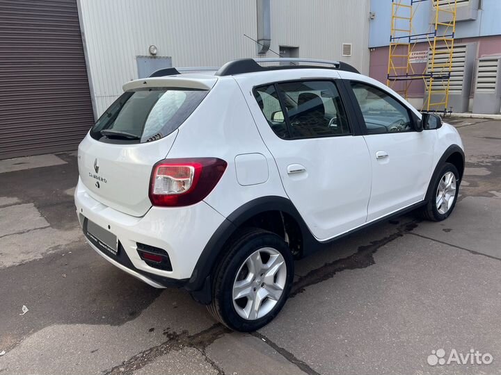 Renault Sandero Stepway 1.6 МТ, 2019, битый, 150 000 км