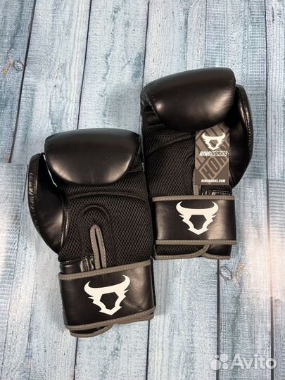 Боксерские перчатки Ringhorns Charger