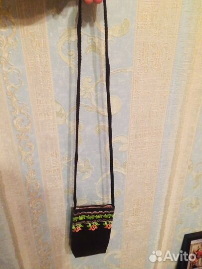 Сумка чехол для телефона из бархата с вышивкой