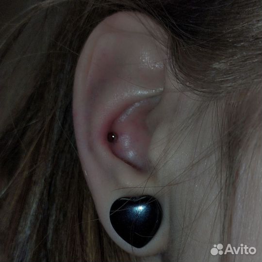 Мастер пирсинга