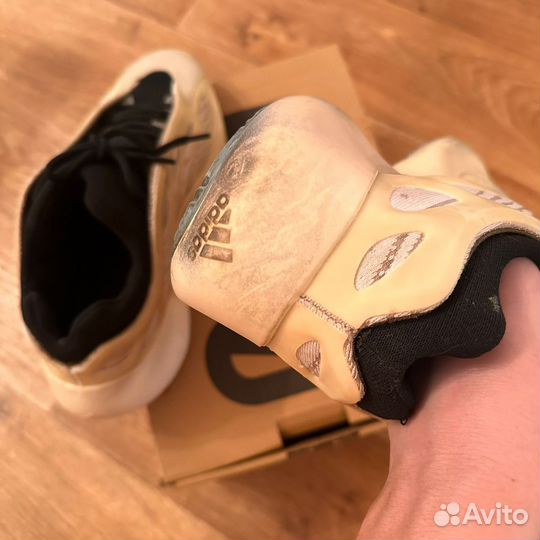 Кроссовки женские adidas Yeezy Boost