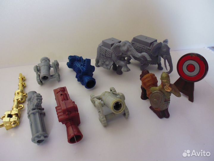 Фигурки воинов и оружия разных эпох