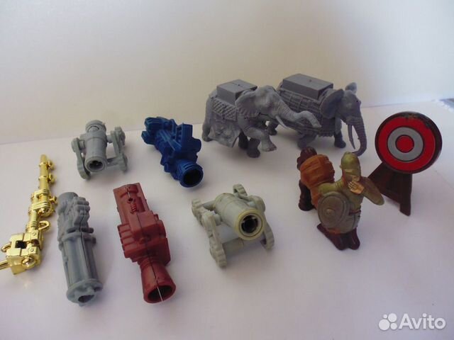 Фигурки воинов и оружия разных эпох