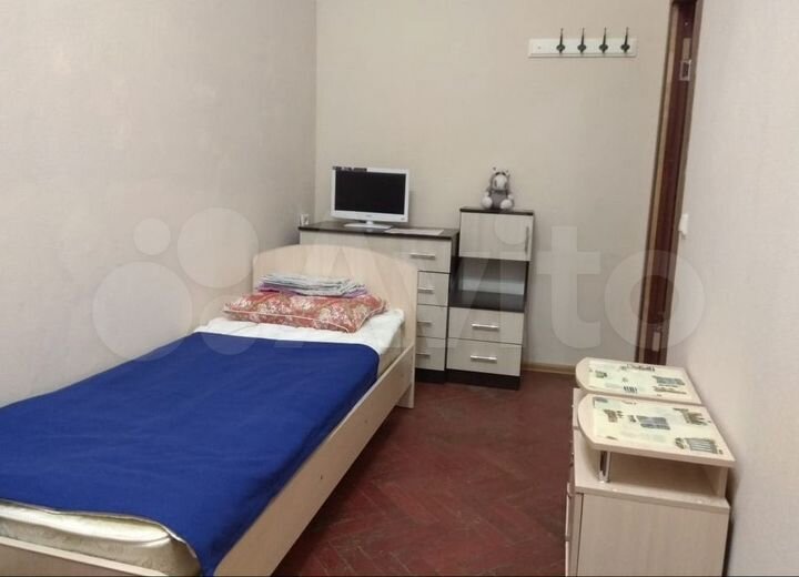 Комната 27 м² в 5-к., 3/6 эт.