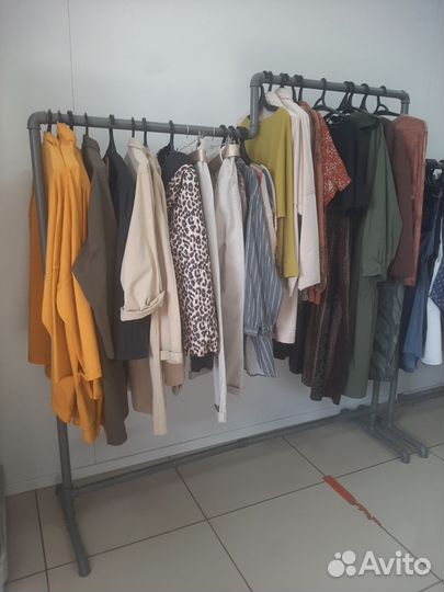 Вешалка для одежды напольная металлическая