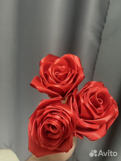 Розы из атласных лент