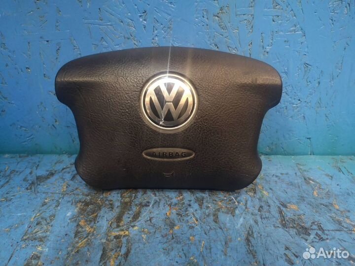 Подушка безопасности водителя Volkswagen Passat B5
