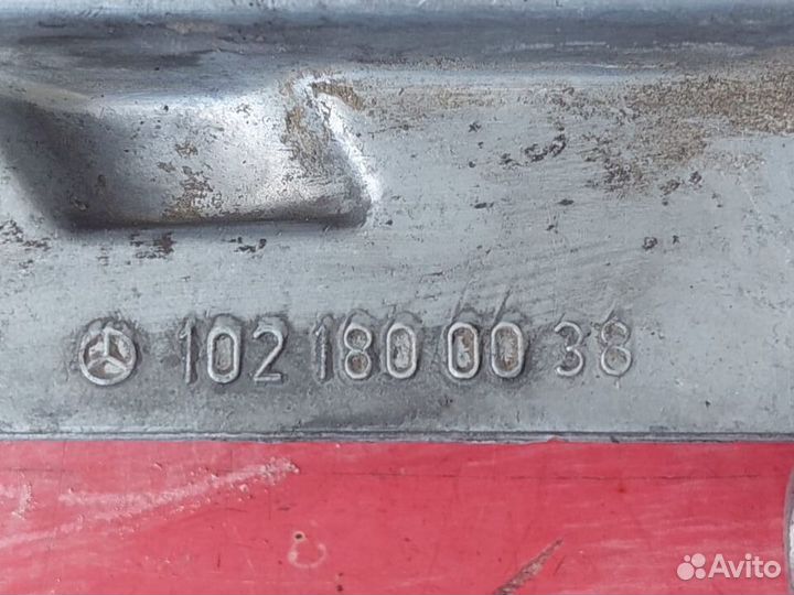 Кронштейн масляного фильтра Mercedes-Benz W124