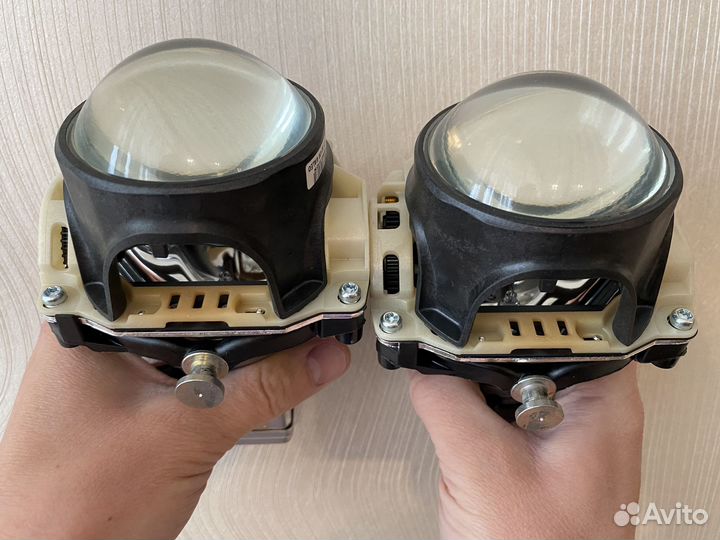 Линзы и стекла фар Volvo XC90