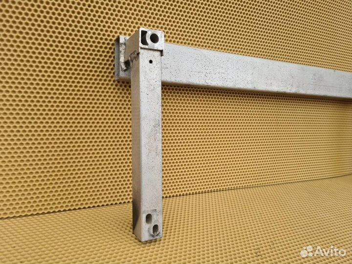 Передняя часть подрамника передняя Infiniti M25