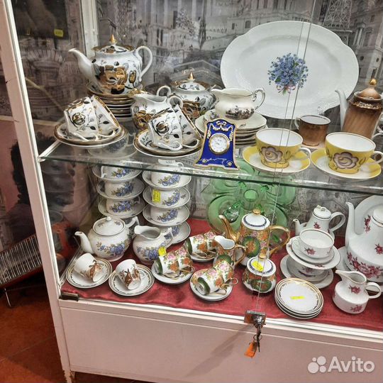 Набор столовой посуды. Сервизы.тарелки.чайные пары