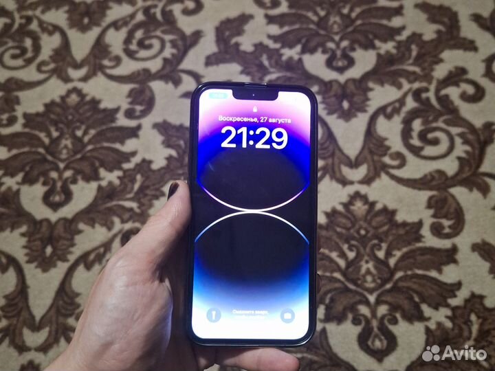 Телефон iPhone 13