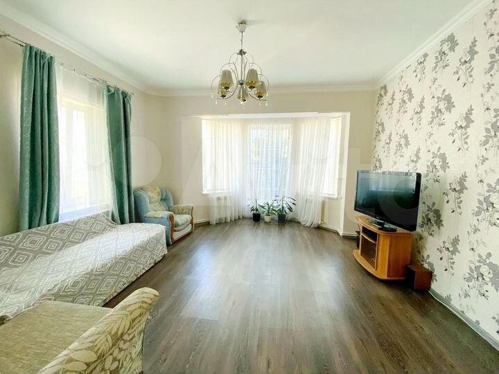 Дом 200 м² на участке 9 сот.