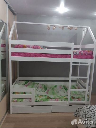 Двухъярусная детская кровать