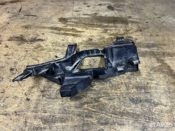 Кронштейн левой фары BMW E65 E66