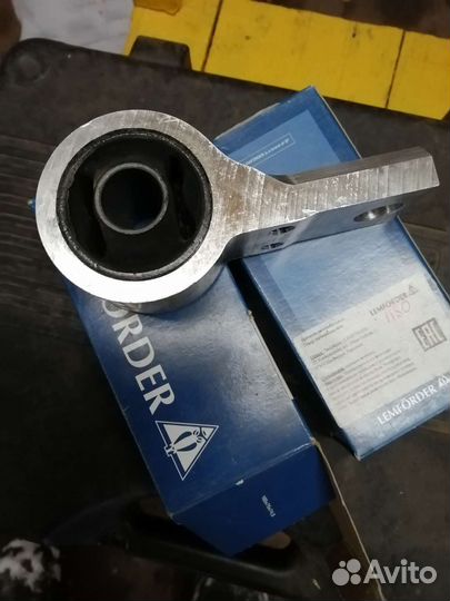 Рычаг подвески в сборе