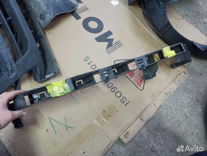 Абсорбер переднего бампера Сандеро