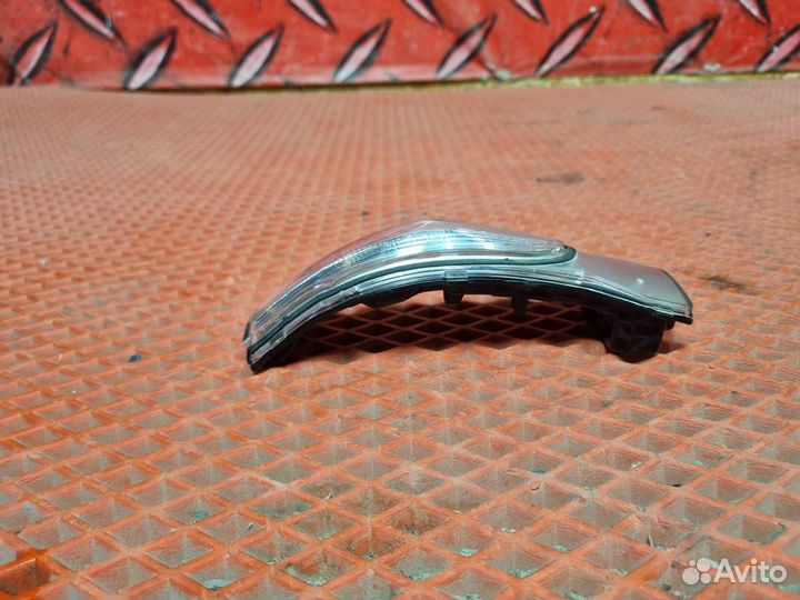 Повторитель поворотника правый Hyundai Santa Fe 4