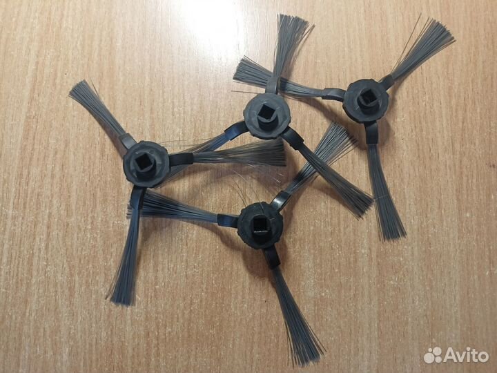 Робот-пылесос Redmond RV-R560