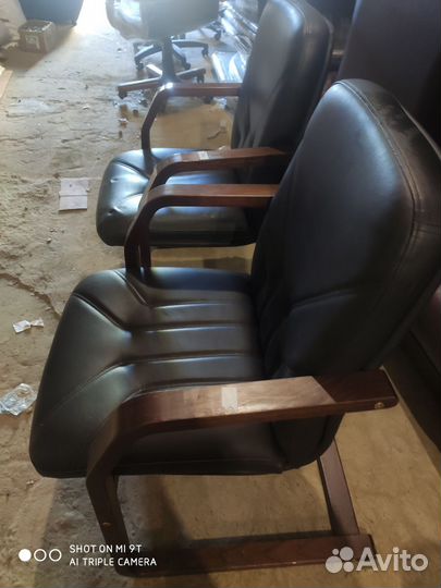 Кожанное кресло