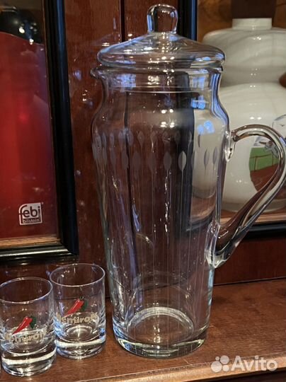 Кувшин для сока с крышкой, стопки с перчиком