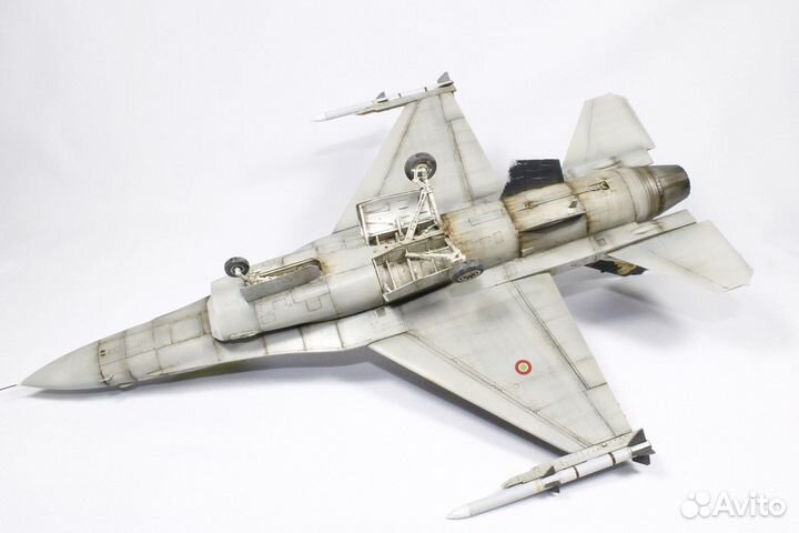 Модель самолета F-16 Fighting Falcon