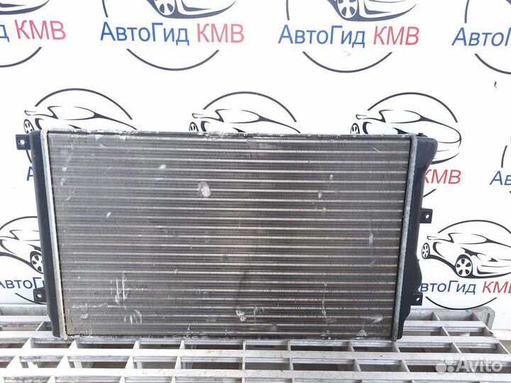 Радиатор охлаждения VW Jetta 6 1k0121253bb