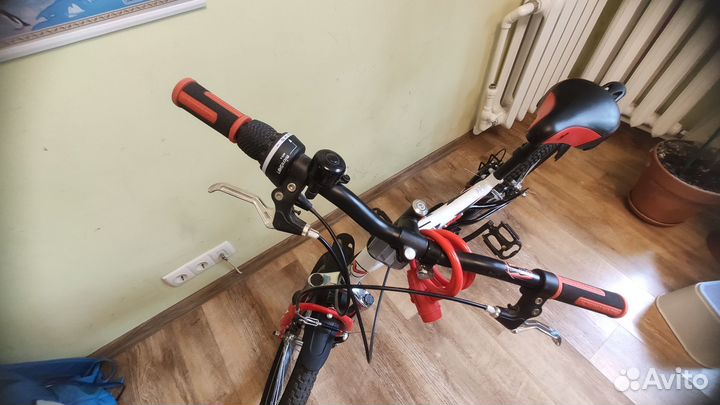 Подростковый велосипед Novatrack Shark 20