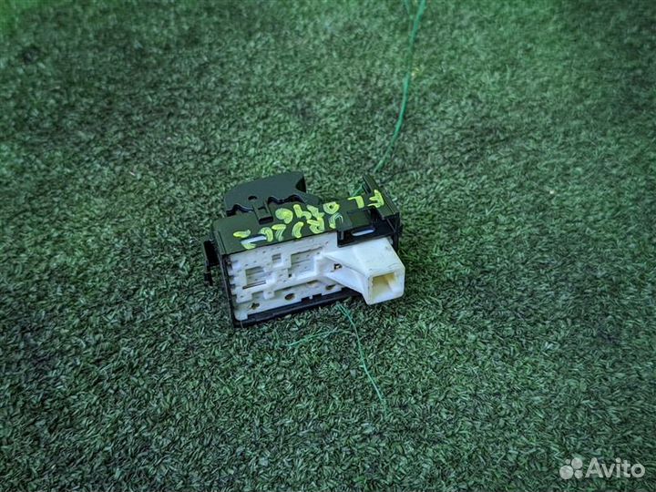 Кнопка стеклоподъемника передняя левая Toyota Land