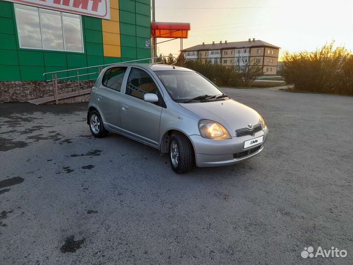 Toyota Vitz, 2000
