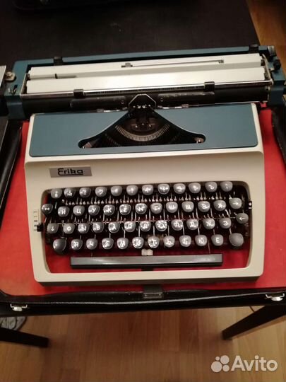 Пишущая портативная машинка Эрика