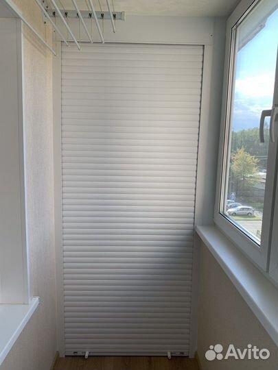 Шкаф с рольставнями на балкон на заказ