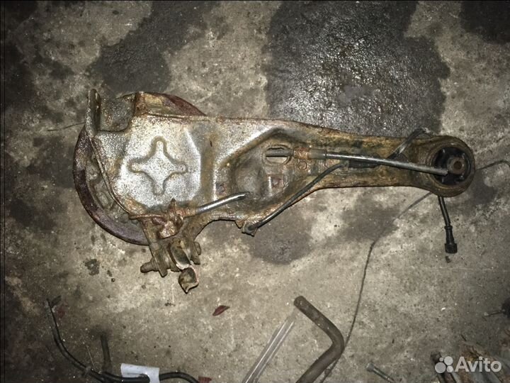 Рычаг задний продольный правый Mitsubishi Carisma