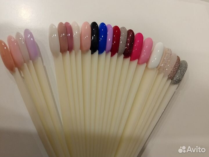 Модель на маникюр и педикюр с покрытием гель лак