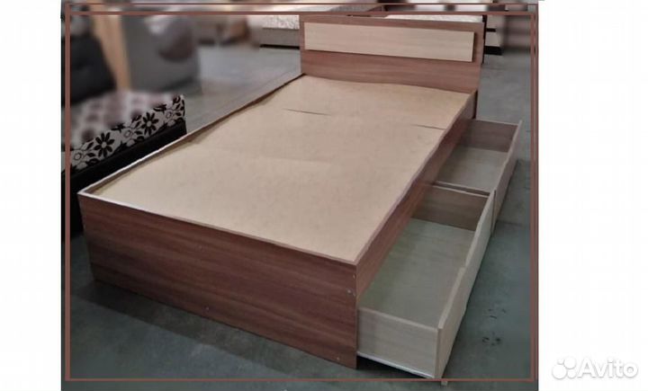 Кровать с ящиками