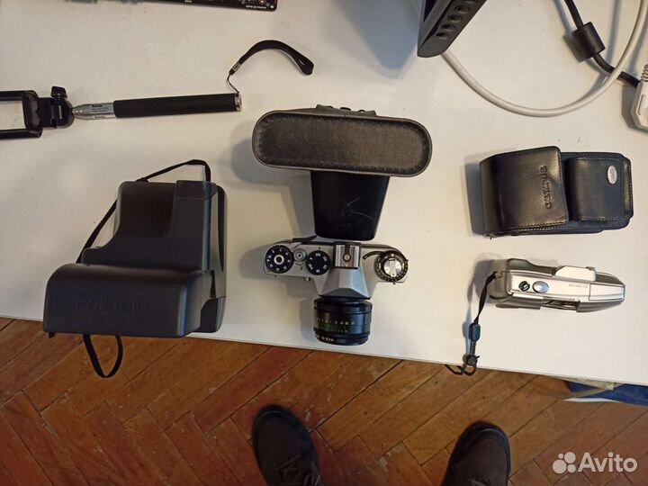 Старые фотоаппараты, видеокамера