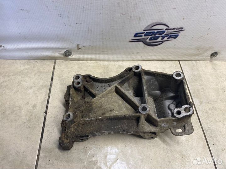 Кронштейн компрессора кондиционера Citroen C5