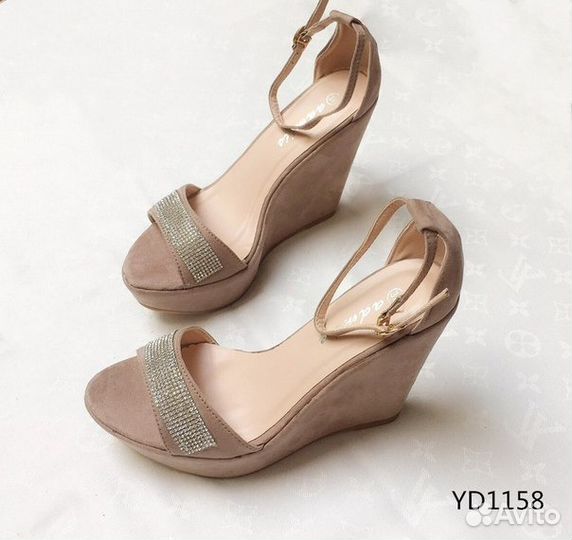 Босоножки новые