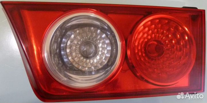 Фонари задние в крышку багажника