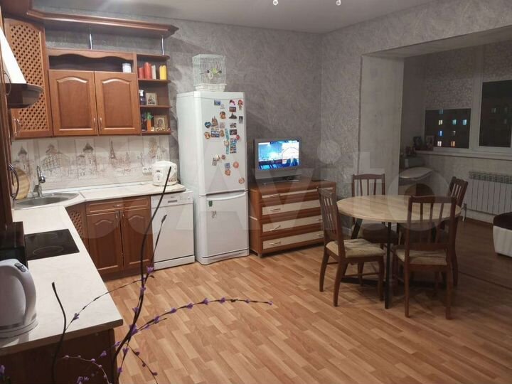 2-к. квартира, 64 м², 8/8 эт.