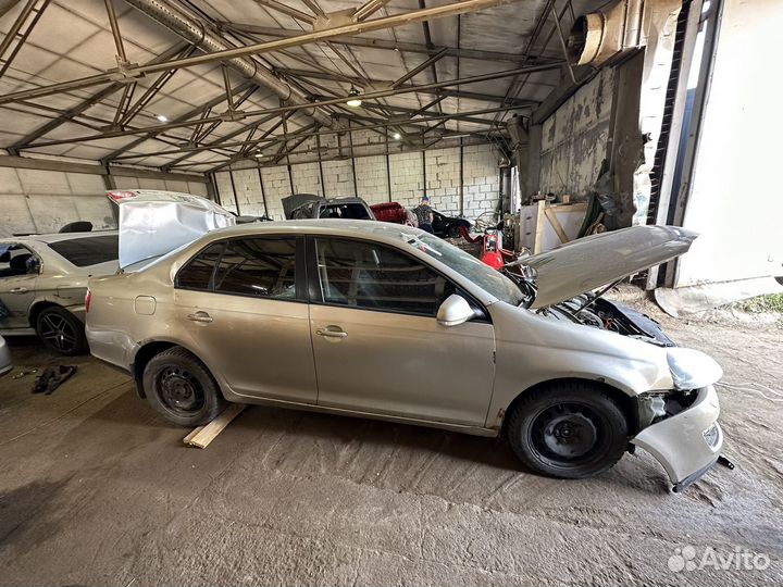 В разборе Volkswagen Jetta, 2008 г.в., 1.6 BSE