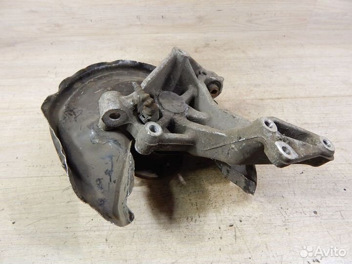 Кулак поворотный задний правый Vw Passat B6