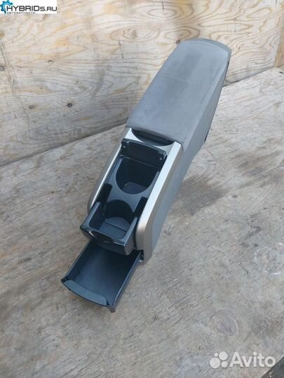 Центральный подлокотник Toyota Prius 2 NHW20 2006